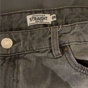 Refuge Gray Straight Leg Jeans Classic Style Size 9